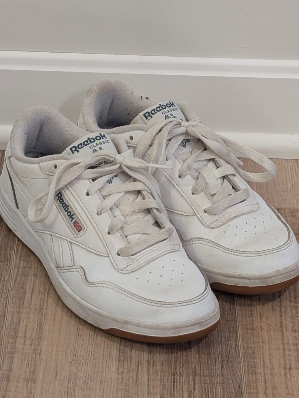 Reebok Classic Leather Gum Sole Sneakers Women's Size 8 White Casual Shoes